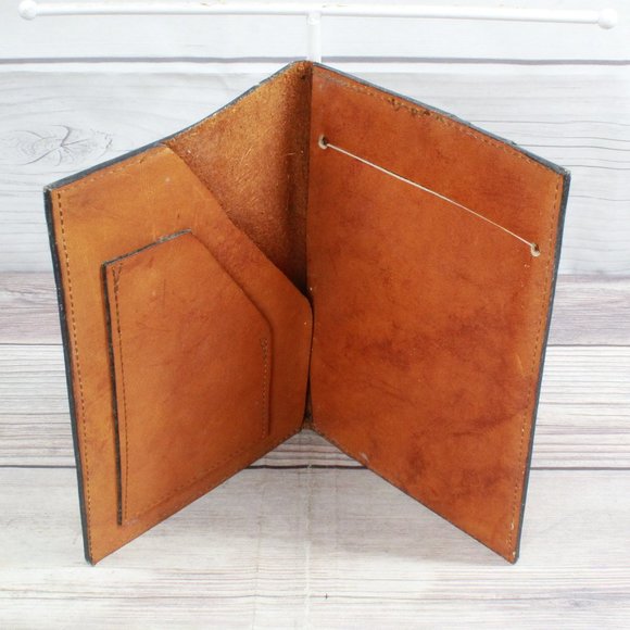 *Vintage Brown Leather 9-Inch Bi-Fold Wallet - Picture 4 of 9